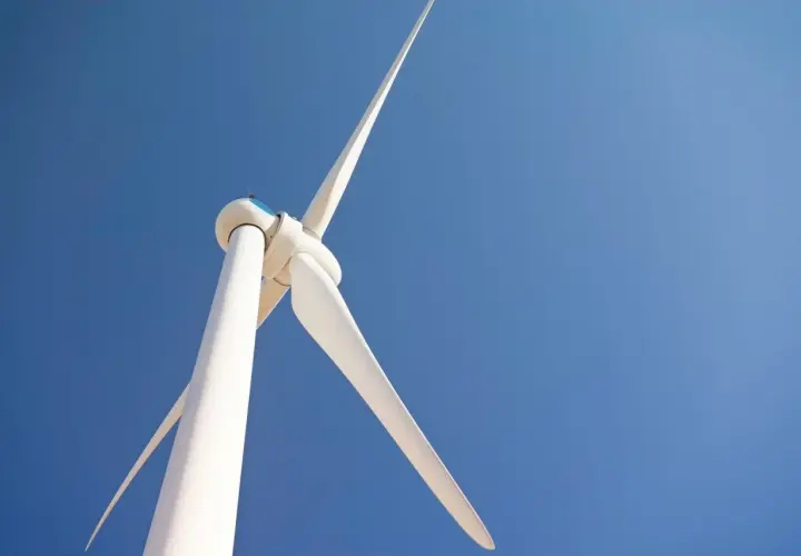 Przydomowa elektrownia wiatrowa: Koszt, opłacalność i formalności
