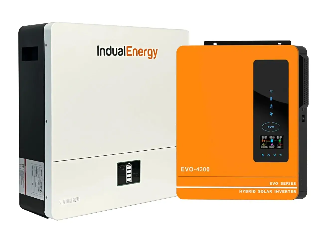 Falownik hybrydowy 3 fazowy IndualEnergy EVO-4200 z wyświetlaczem i ikonami.